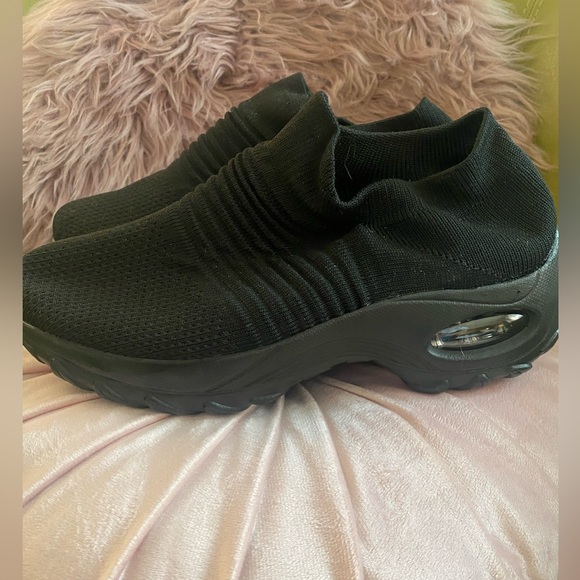 🎀 Hypersoft Sneakers- slip om shore size 39 NWOT Black - Picture 5 of 6